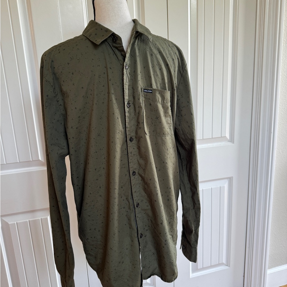 VOLCOM Men's Smashed Star Long Sleeve Button Up Military Green Modern Fit Shirt - Picture 5 of 13